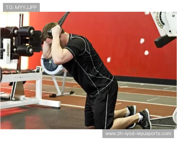 龙门架绳索训练完整腹直肌的进阶技巧